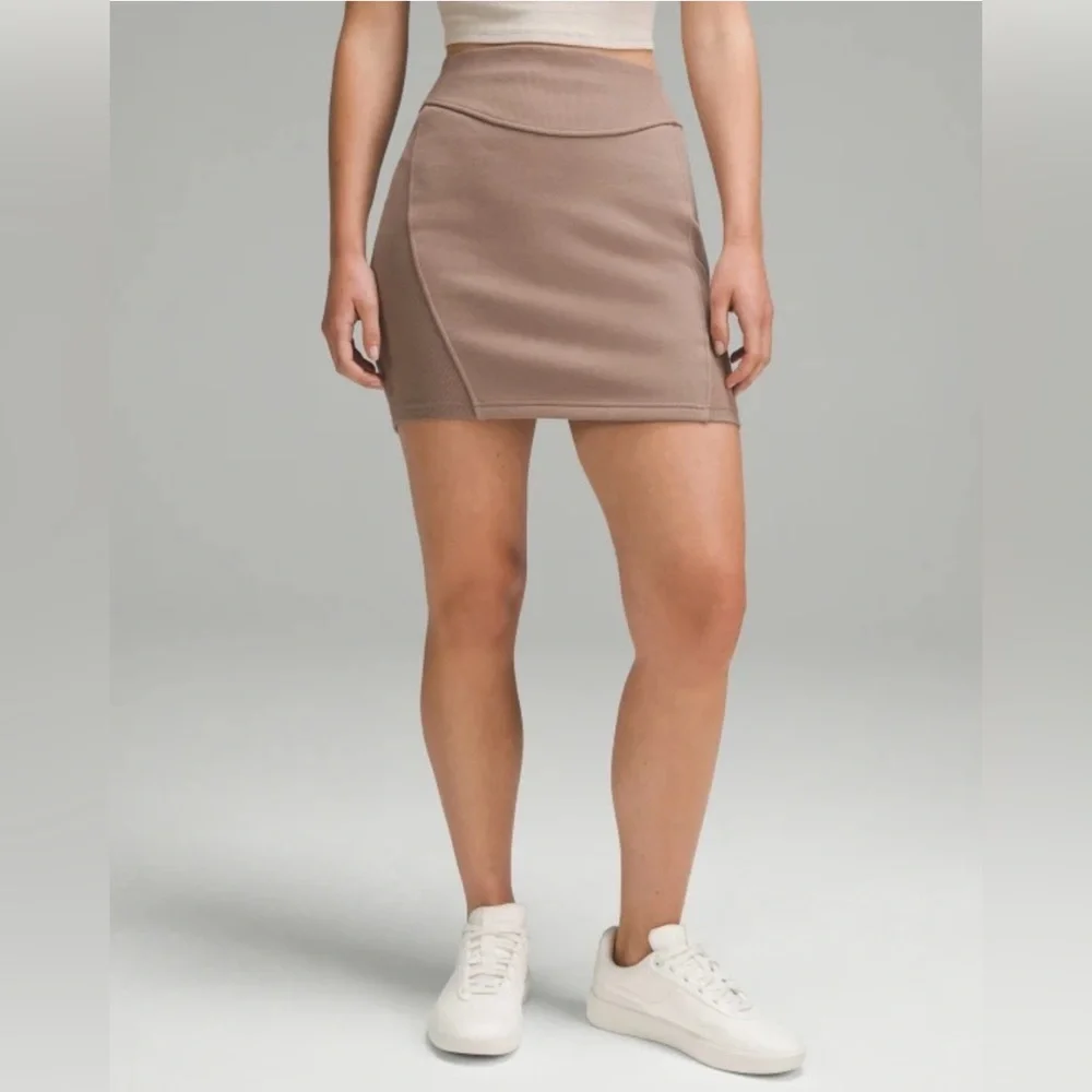 Lululemon Scuba High Rise Mini Skirt size Large Burgundy Red NWT